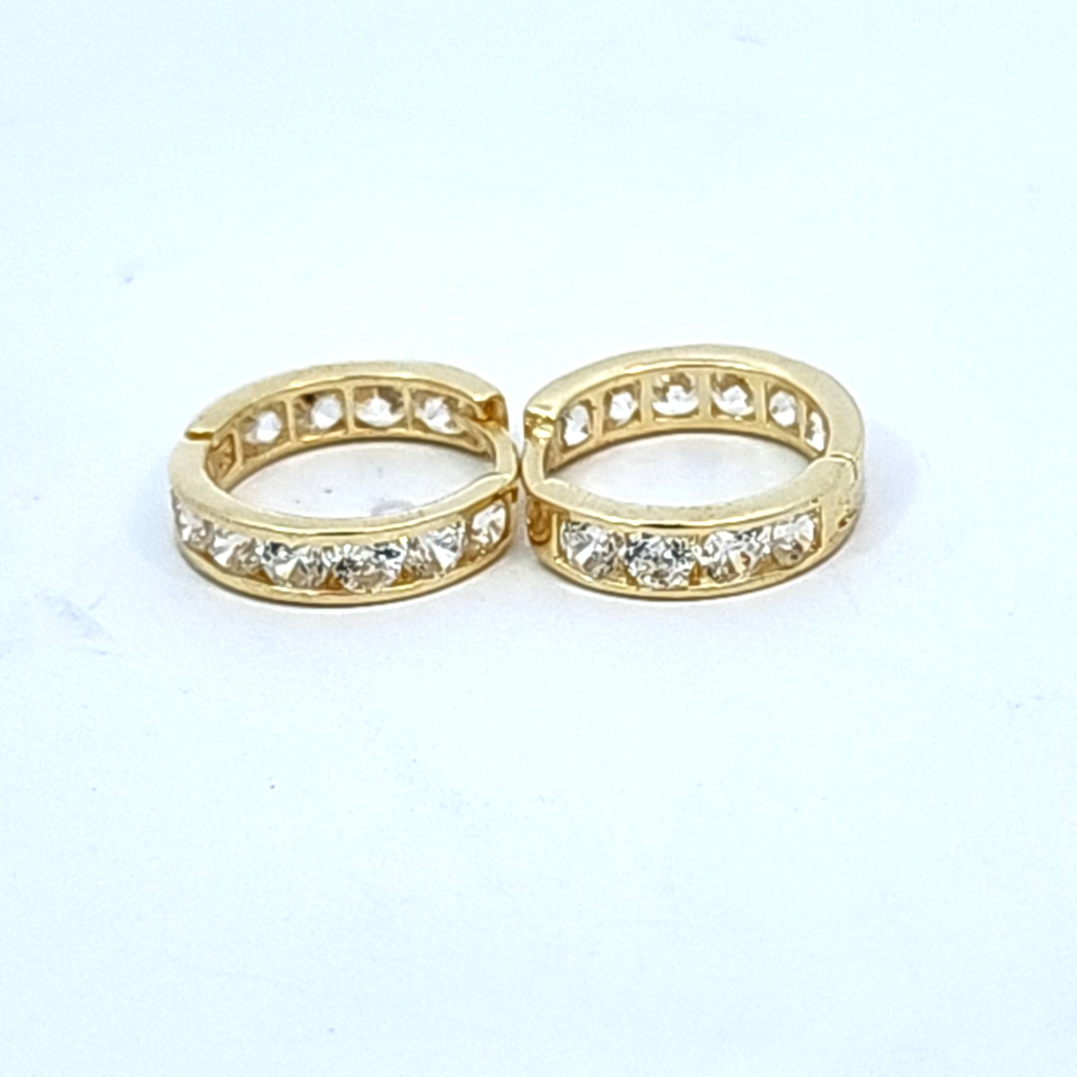 PENDIENTES HUGGIE