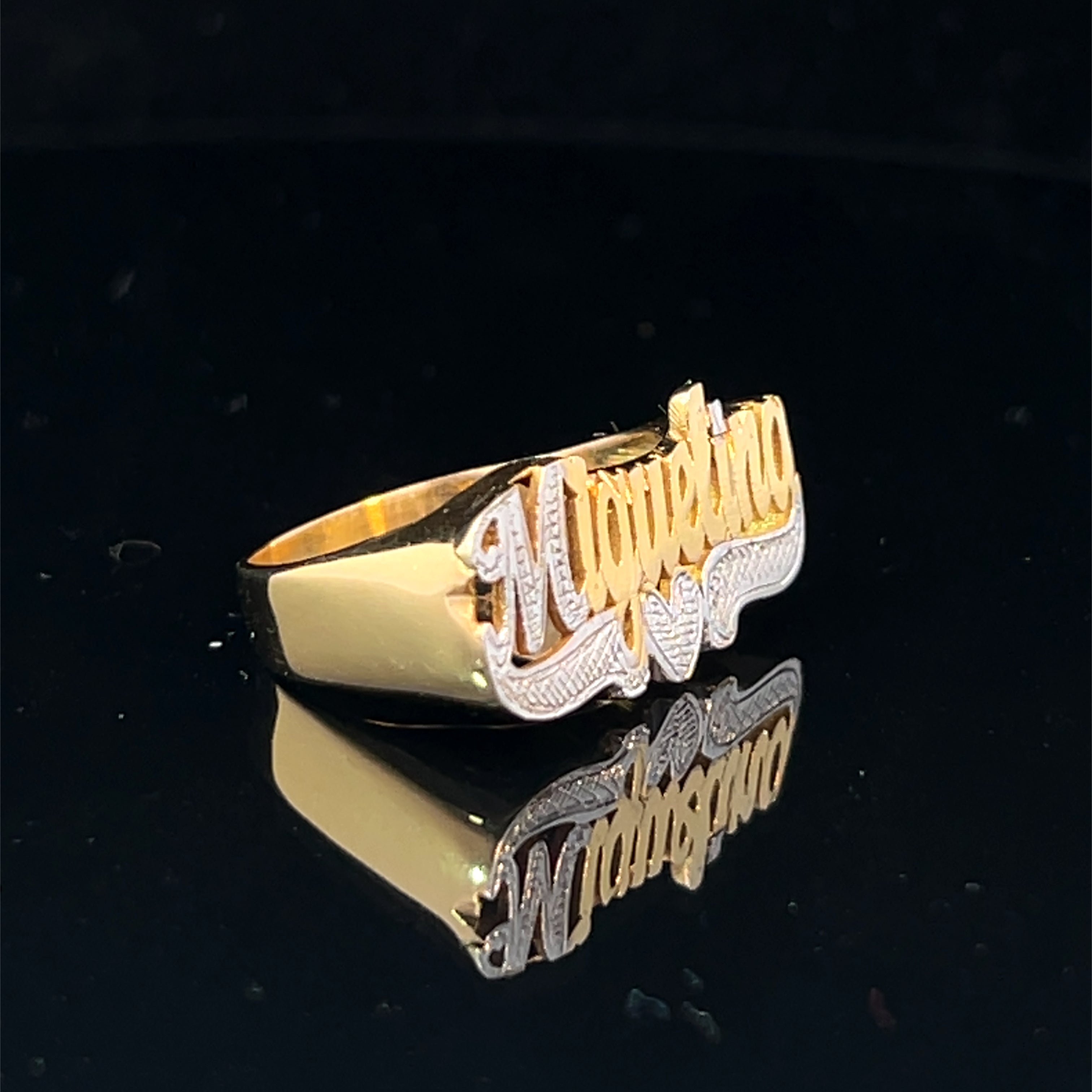Anillo con nombre personalizado