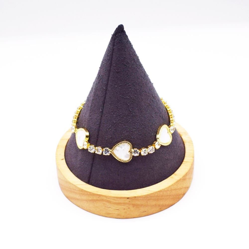 Pulsera con dije de corazón dorado