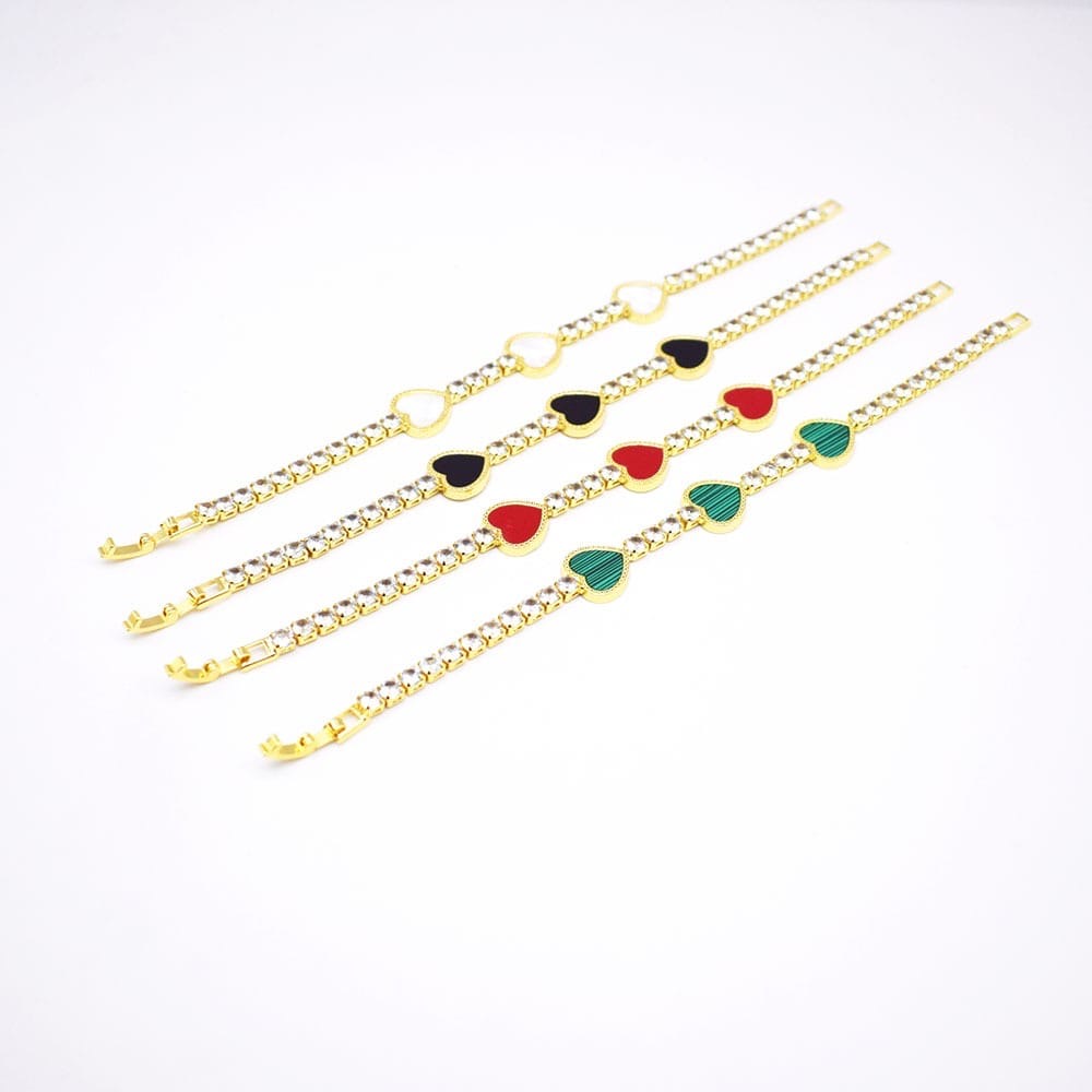 Pulsera con dije de corazón dorado
