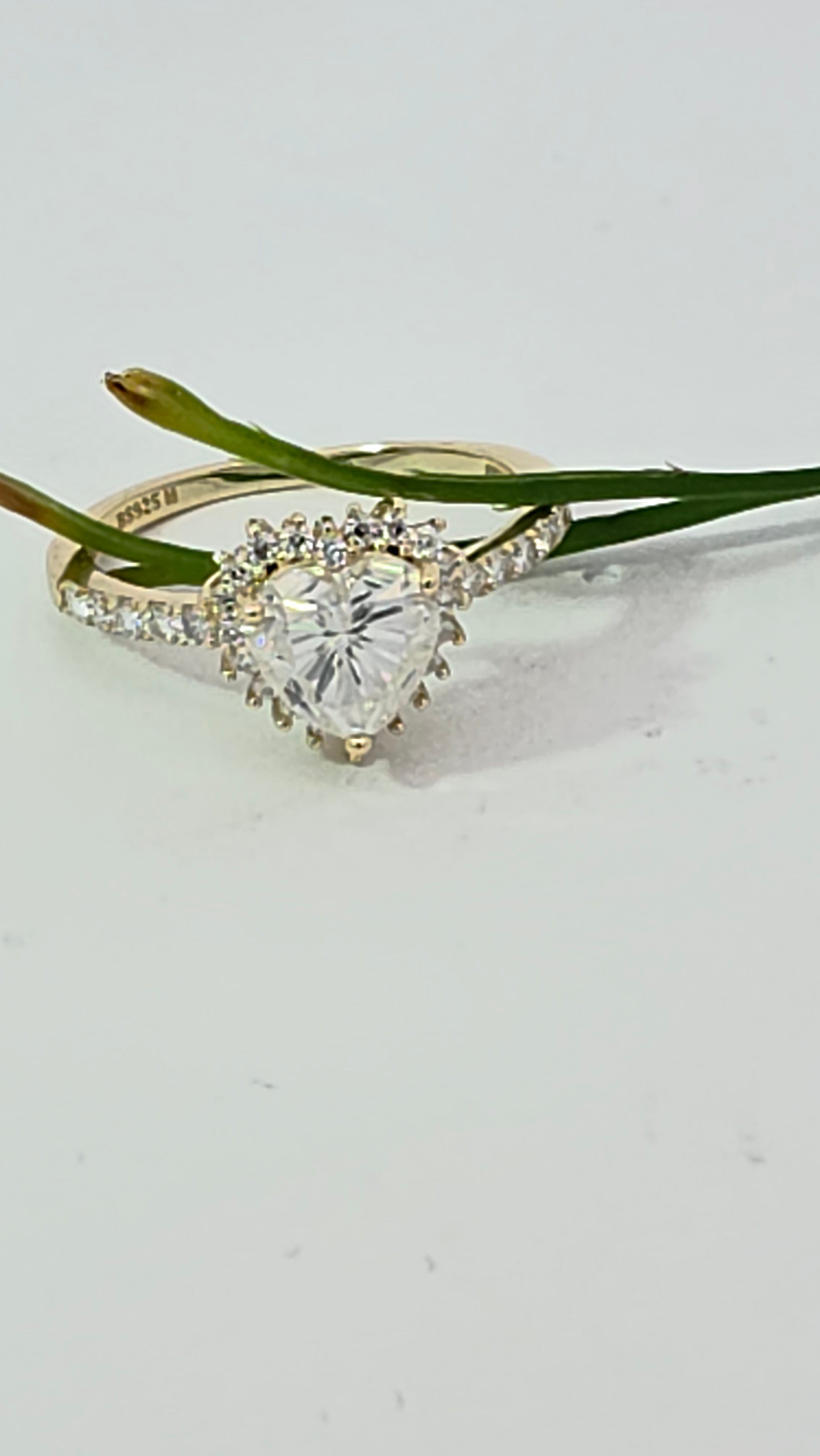 1.52ct VVS Moissanite Pear Halo Ring – 925 Silver