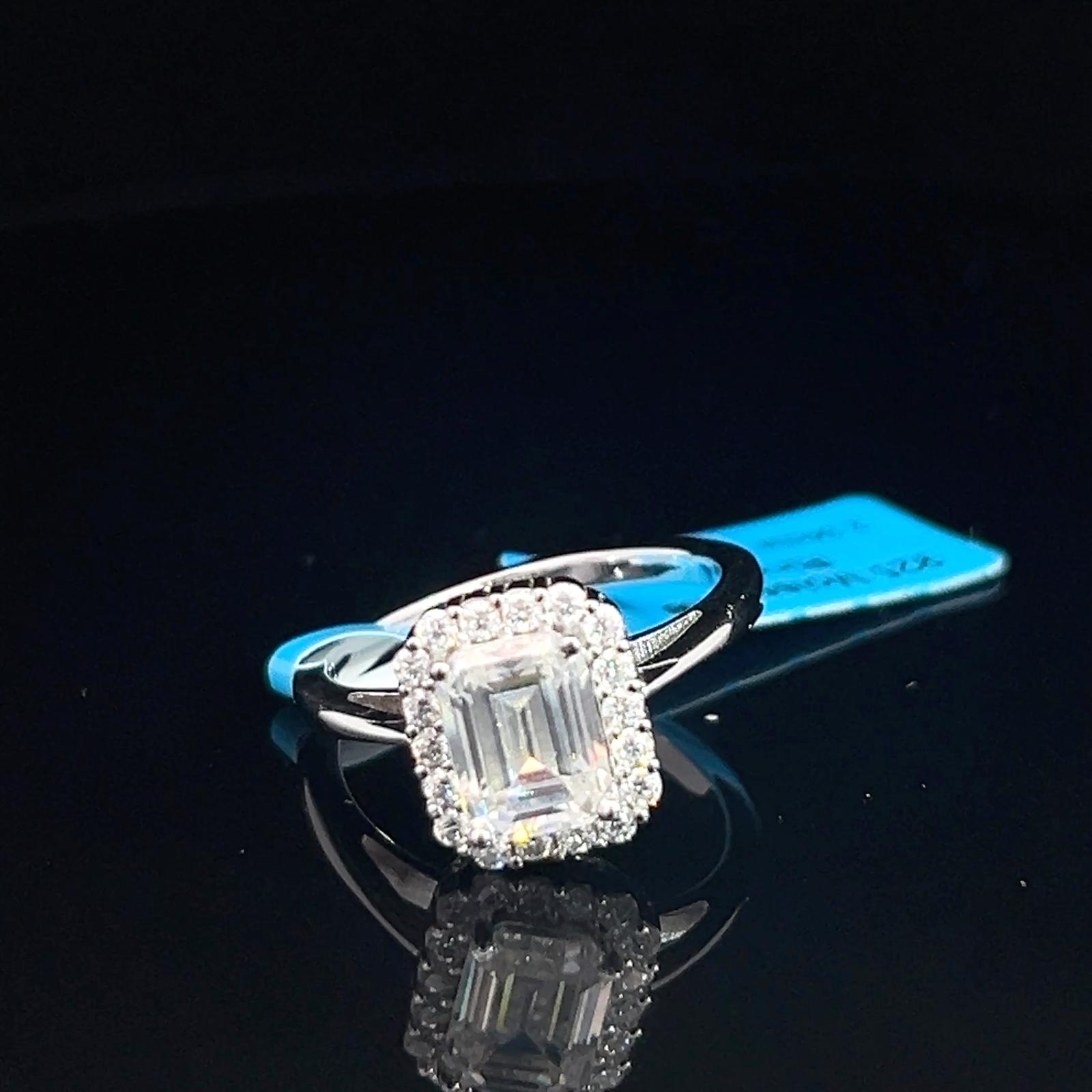 Anillo de promesa cuadrado
