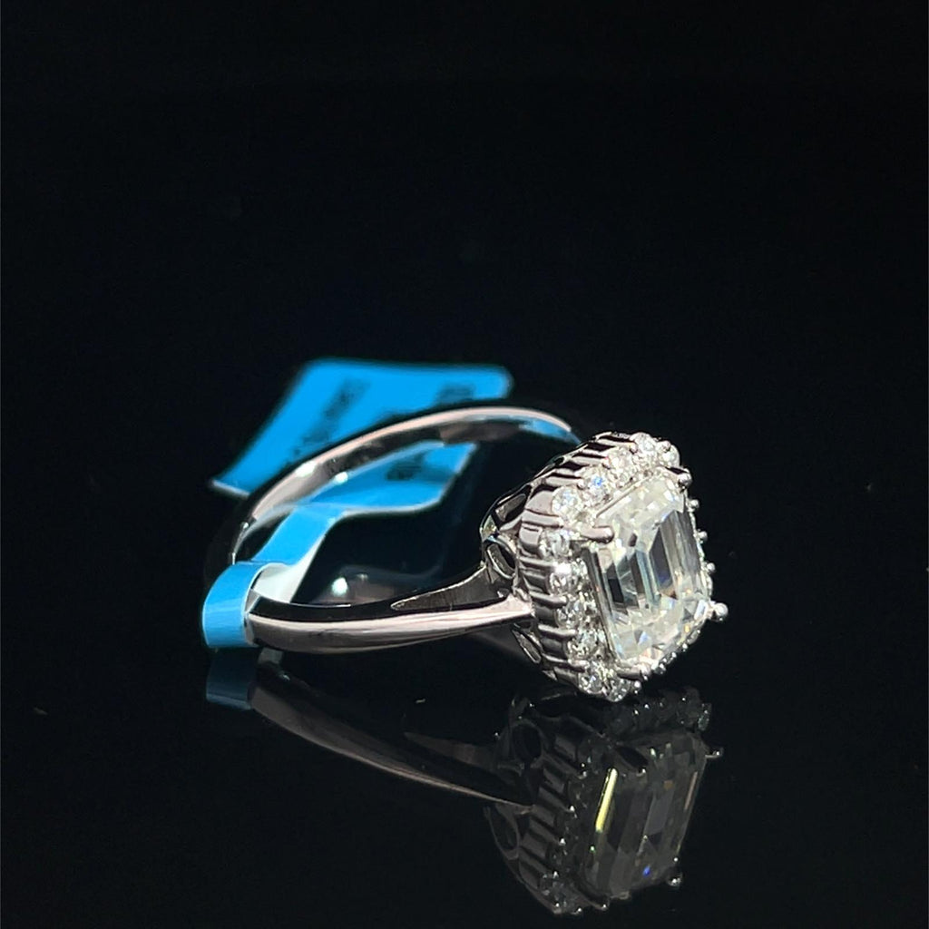 Anillo cuadrado de diamantes