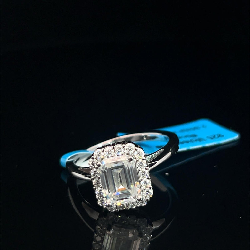 Anillo cuadrado de diamantes