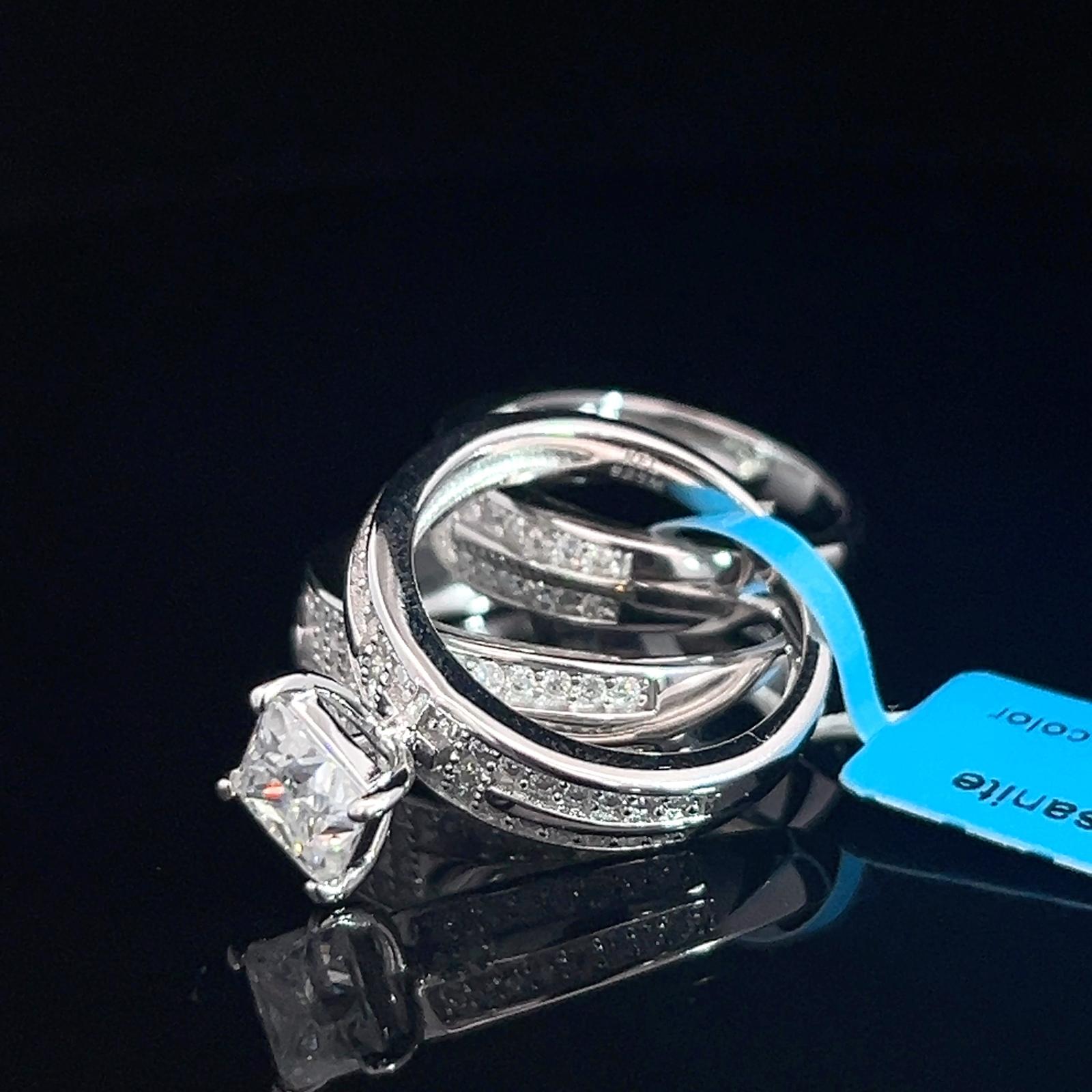 Anillo de compromiso cuadrado