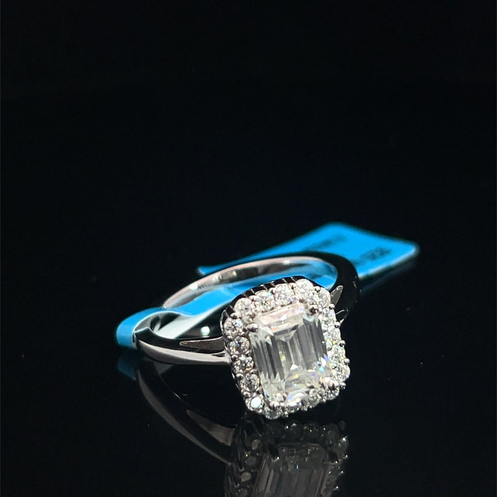 Anillo cuadrado de diamantes